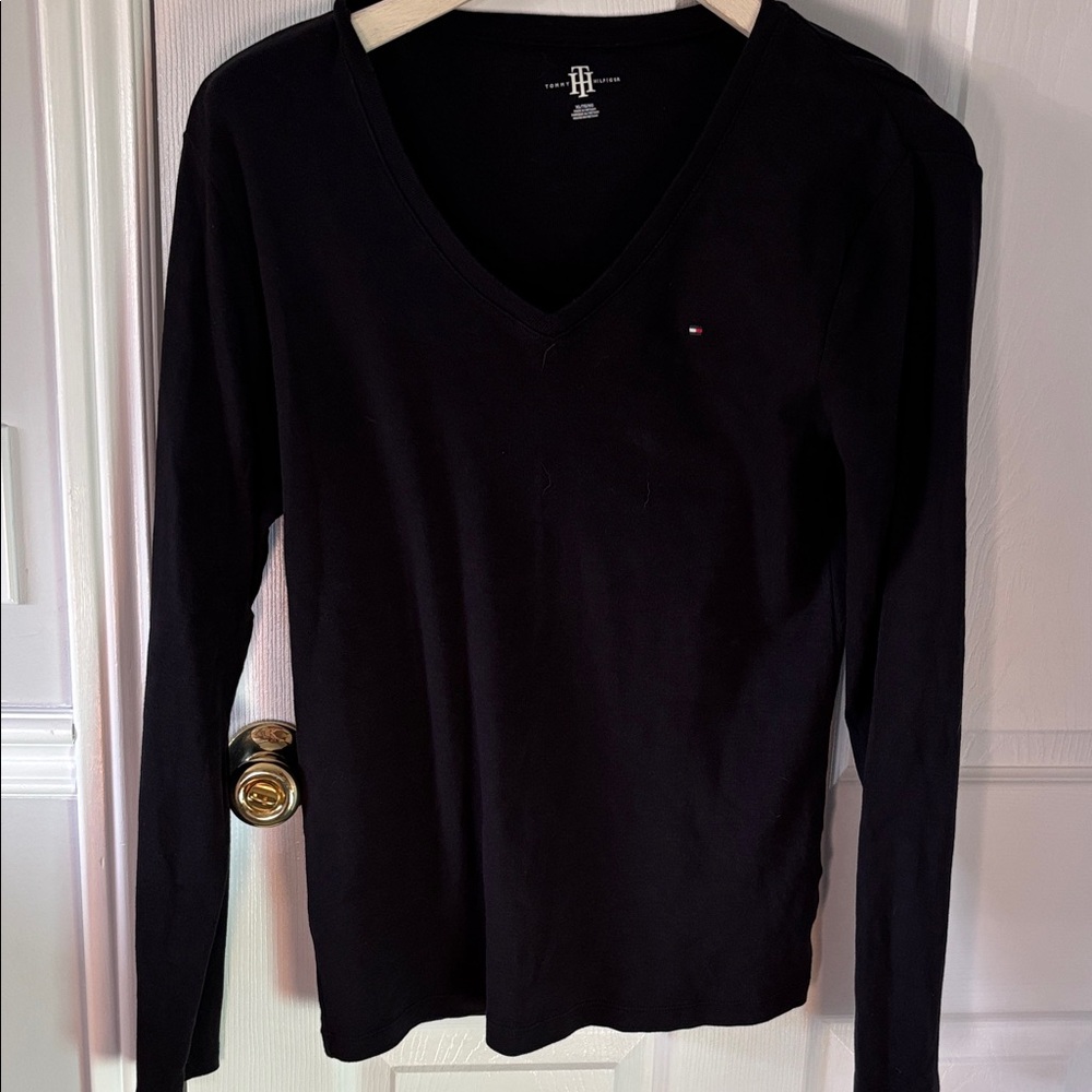 Tommy Hilfiger Women's Classic Black Long Sleeve V-Neck Tee
